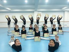 -西安小天鹅艺术团(曲江Alice店)