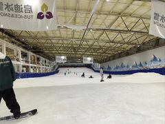 -乔波室内滑雪场