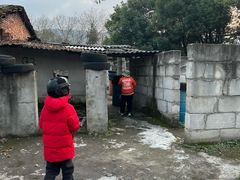 -东湖小天池真人CS彩弹野战基地