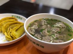 三鲜牛肉馄饨-老新隆牛肉锅贴(新街口店)