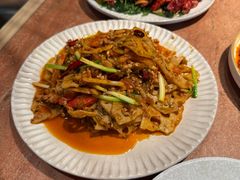 腌菜脆炒酸辣莲藕片-浩海火燒雲傣家菜(芮欧百货店)