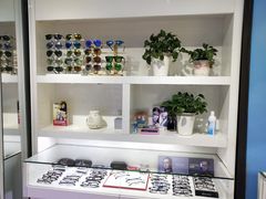 -提一眼镜·蔡司·依视路(小寨店)