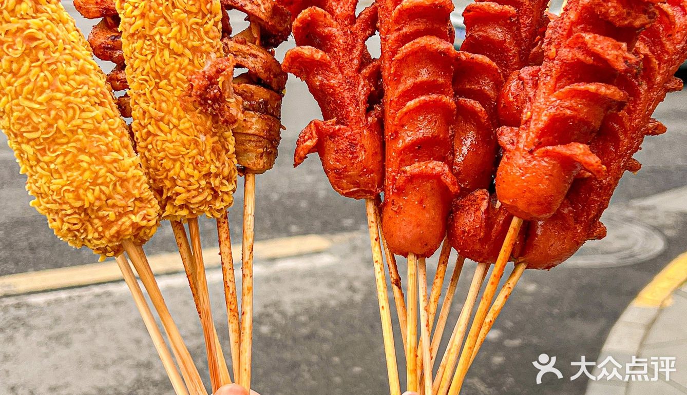 烧饼夹炸串,你说怎么这么香啊…我爱大香肠!