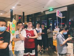 等位区-麦当劳(江滨北路得来速餐厅)