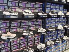 店内环境-SKECHERS 斯凯奇(上海国际时尚中心店)