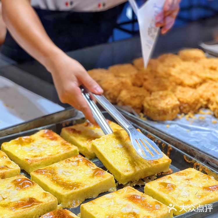 首家瑞可爷爷2.0全透明空间店登陆优特汇