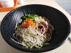 -两勺子一碗口水鸡拌面