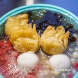 路过的都忍不住回头看上两眼。虽然是福州传统的鱼丸
