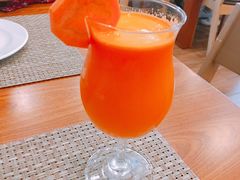 -Chom Cafe and Restaurant