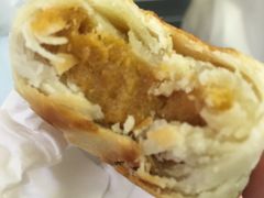 蛋黄肉松月饼-长发西饼(临顿路店)