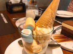 -Chom Cafe and Restaurant