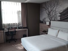 -西安大雁塔科技大学地铁站亚朵酒店