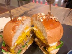 经典芝士汉堡-HIGH FIVE哈福手工汉堡(桂林路店)