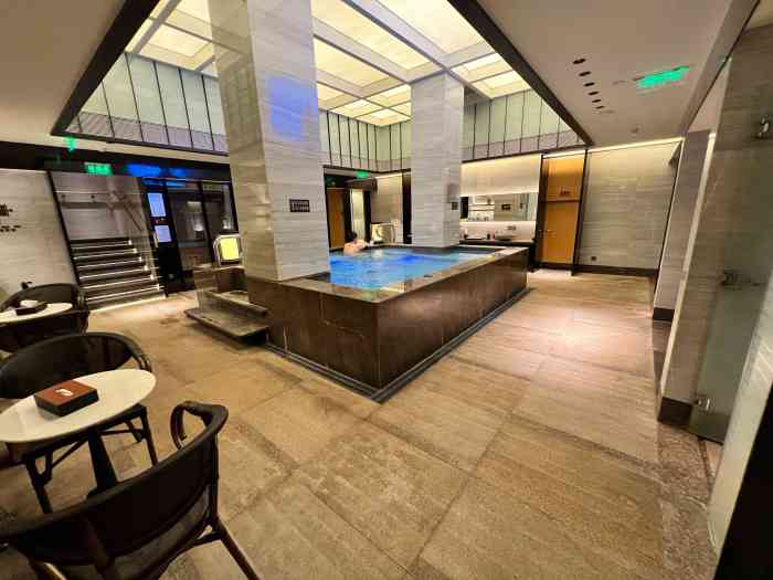 手佳健康会所(松柏港龙店)-"[薄荷]环境:不比总店人多,乌泱乌泱的.