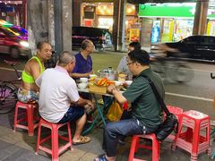 门口叹凉茶的老街坊-沙湾姜埋奶(兴新包店)