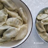 蛋黄酥里有蛋黄。老婆饼里肯定没有老婆
