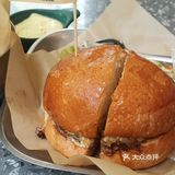 招牌牛肉汉堡的完美邂逅