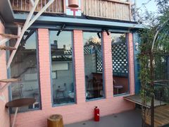 -喵屿·大理花园猫咖