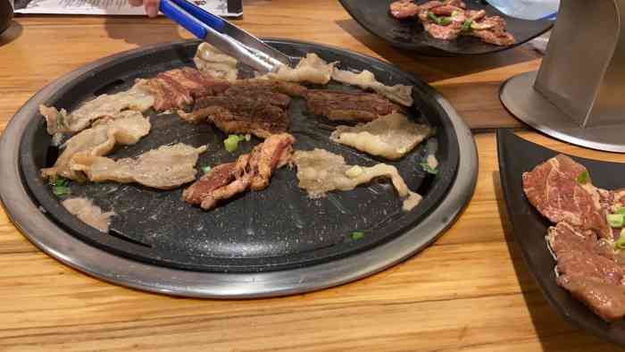 韩呈黑牛家烤肉(太原街万达店)