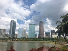 -万绿园