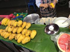 -芒果糯米饭摊子