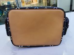 -莱靓奢侈品洗护改衣店(新世界百货崇文店)