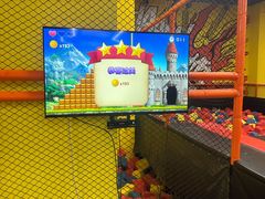 -爱蹦iBOON蹦床运动馆(江汉店)