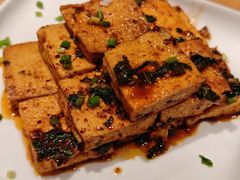 香煎石屏豆腐-一坐一忘云南菜(北京skp店)
