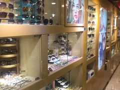 -三叶眼镜城批发市场(上海火车站店)