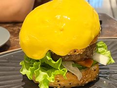 瀑布芝士牛肉汉堡-Let'sBURGERplus·非常创意汉堡(三里屯店)