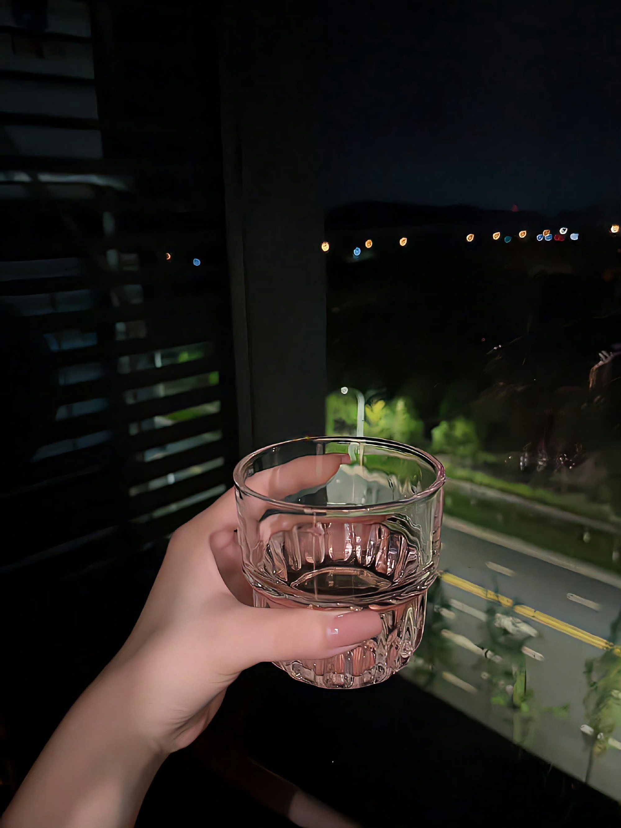 晚安曲～酒杯与夜色