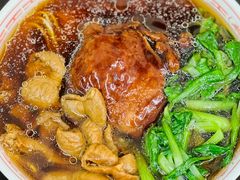 大排大肠面加鸡毛菜-吴茂兴本帮面(百色路店)