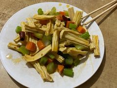 凉拌芹菜腐竹-砂锅店