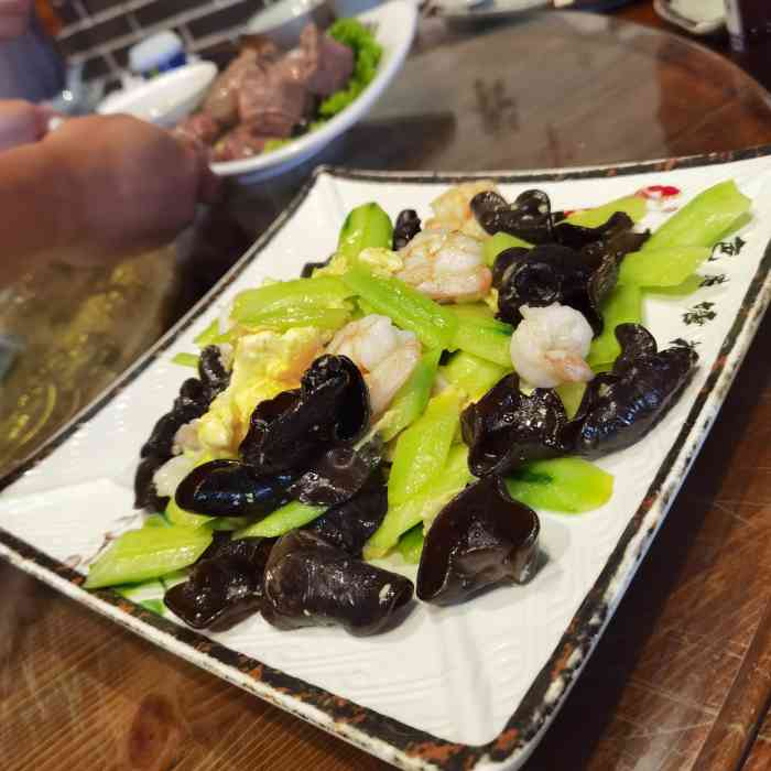 四间房私房菜(津围公路店)-"最最最差评的就是上菜的速度,手撕包菜40.