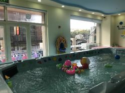 点击看大图 泳池-鱼乐贝贝婴幼儿水育馆(高桥红坊店)