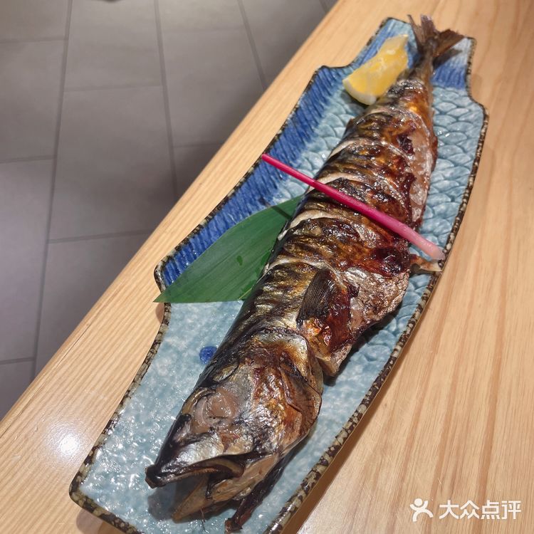 18元/个，年糕绵软，海苔咬不动，年糕里的芝士很腻