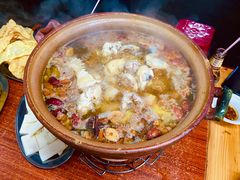 炭炉果鸡煲-威邵鸡煲(西华路总店)
