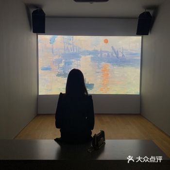 第一天开展就来了 雨超大️ 不过人还挺多 有好多都是