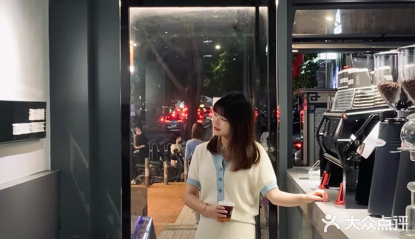 广州探店｜天河一家暗黑工业风咖啡店☕️