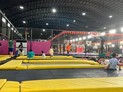 -嘿哟动霸CHUA·新潮玩运动娱乐中心·蹦床滑冰团建乐园