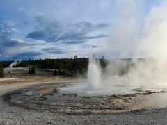 -老忠实间歇泉
