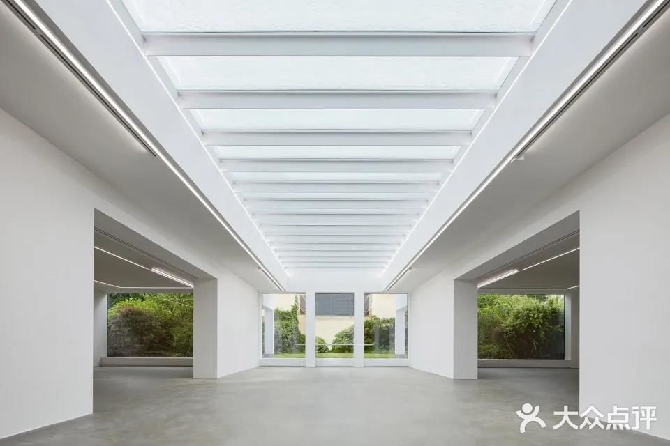 纯白艺术空间 - Miroslav Kubík画廊