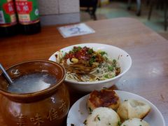 -老字号眼镜子煎包汤包店