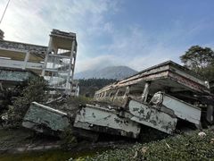-四川汶川特大地震漩口中学遗址