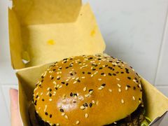 安格斯厚牛菠萝堡-麦当劳(新王府井店)
