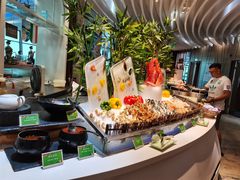 自助取餐区-亚洲国际大酒店·云顶阁旋转自助餐厅
