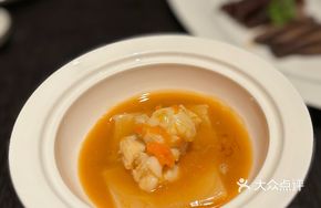 Hand-Pressed Rice Noodles Stewed with Lobster in Old Wine