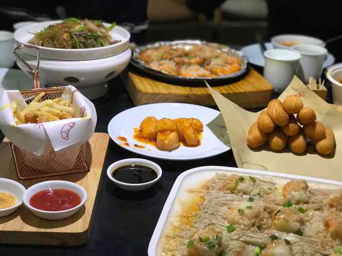 鱼情味了主题餐厅(文峰城市广场店)-"【环境】整体来说环境比较幽暗