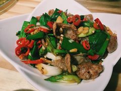 大蒜炒香肠-邻家小馆(银都店)