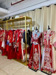 -月月婚纱礼服仓储店(王府井店)